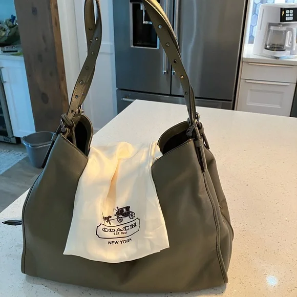 Coach Edie bag with 3 turn lock adjustable closures - Picture 10 of 14